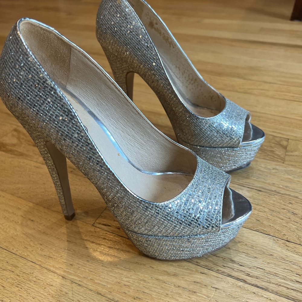 Aldo silver peep toe heels size 6